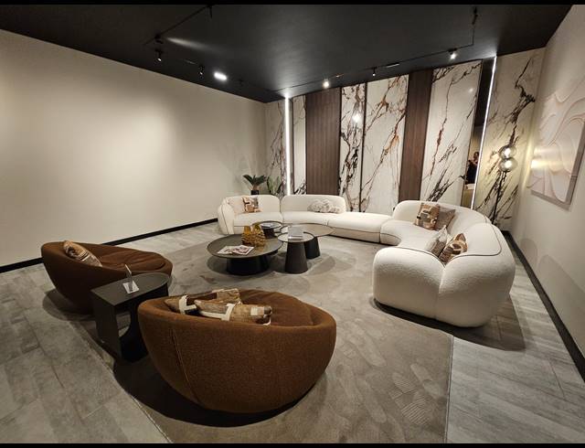 1,000M² SHOWROOM TO LET IN KRAMERVILLE